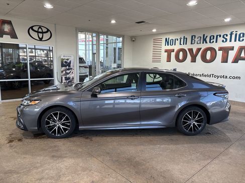 Used 2024 Toyota Camry SE w/ Convenience Package image 7