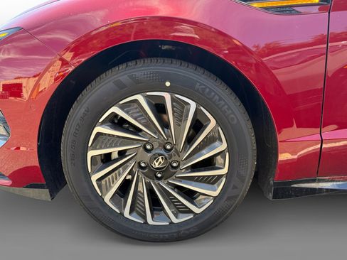 New 2025 Hyundai Sonata Limited image 9