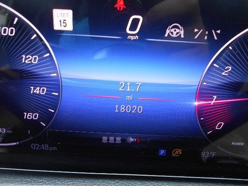 Used 2024 Mercedes-Benz GLB 250 4MATIC image 12