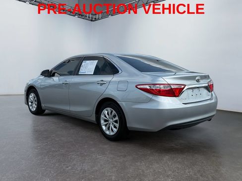 Used 2015 Toyota Camry LE FWD image 5