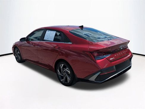 Certified 2025 Hyundai Elantra SEL FWD image 7