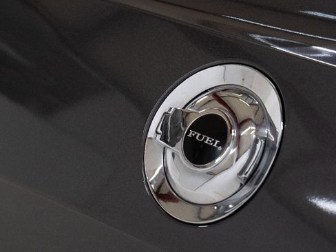 Used 2013 Dodge Challenger R/T image 21