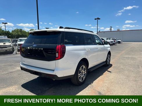 Used 2025 Ford Expedition Active AWD/4WD image 3