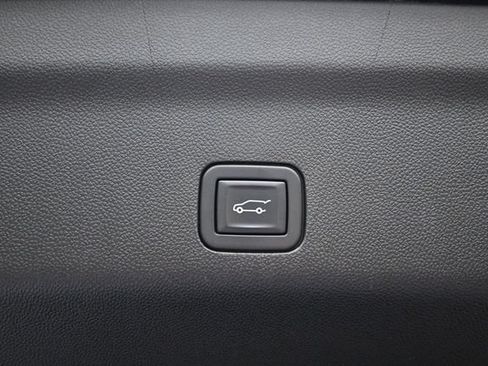 Used 2023 GMC Yukon Denali Ultimate AWD/4WD image 32