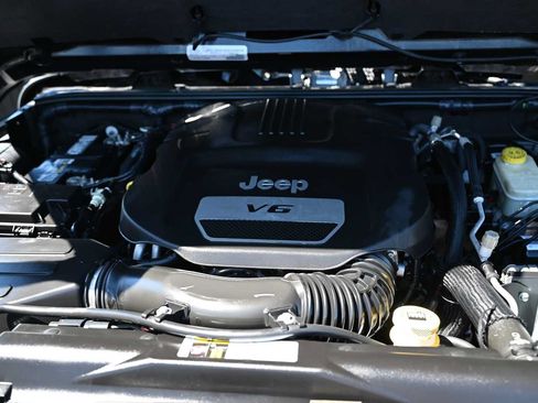 Used 2016 Jeep Wrangler Unlimited Sahara AWD/4WD image 26