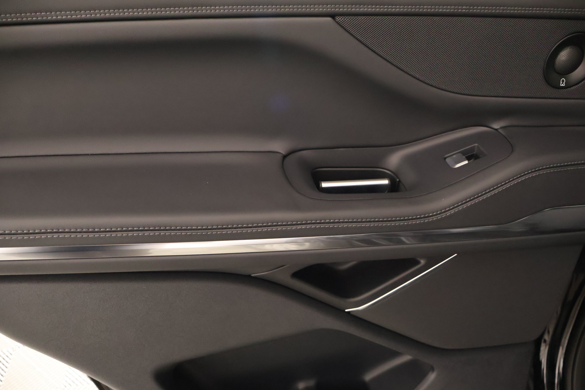 New 2026 Lincoln Navigator Premiere AWD/4WD image 17