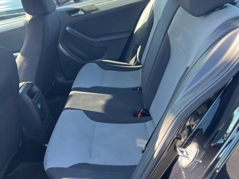 Used 2017 Volkswagen Jetta S image 7