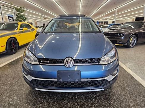 Used 2017 Volkswagen Golf Alltrack S image 2