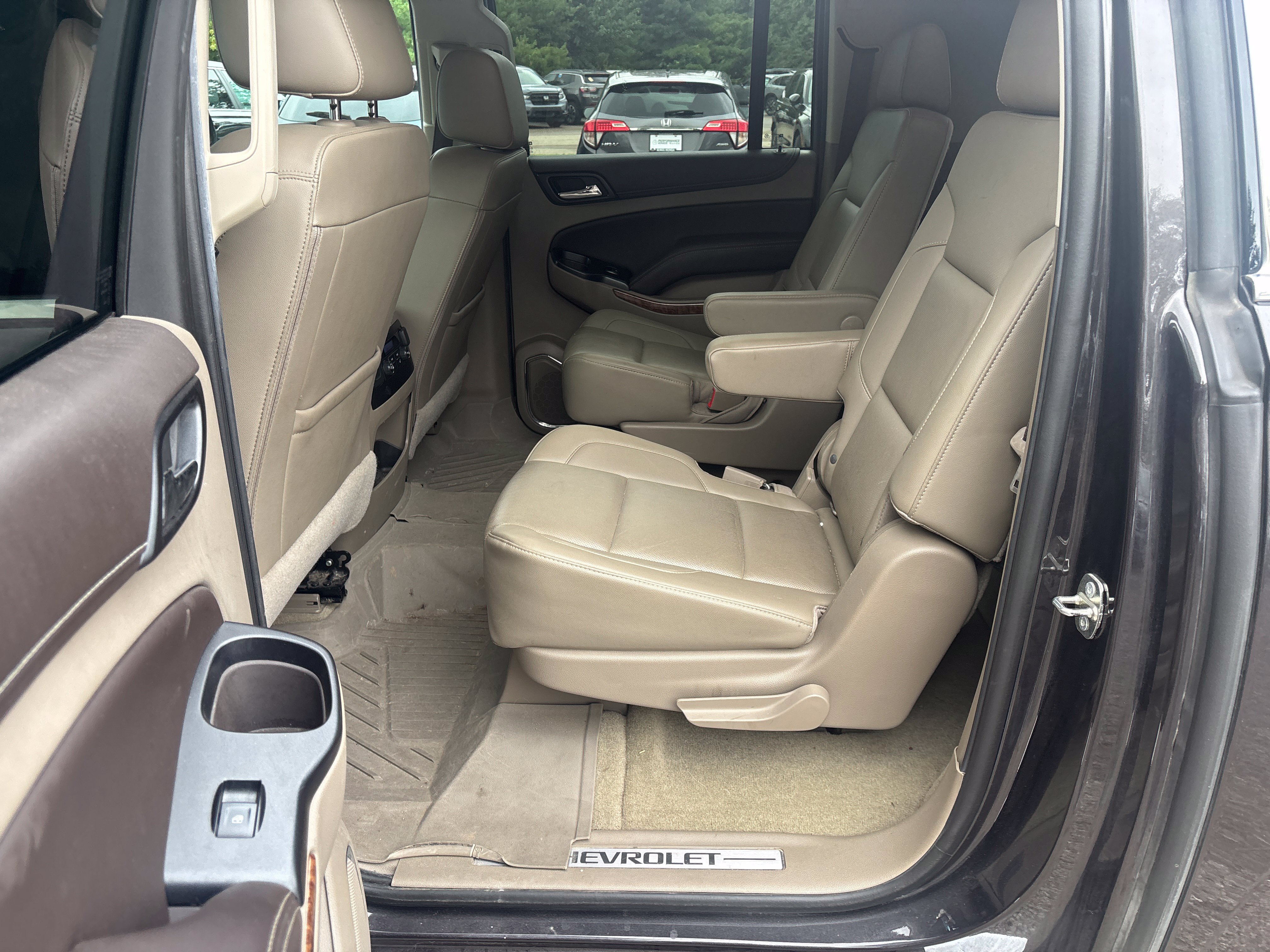 Used 2018 Chevrolet Suburban Premier AWD/4WD image 34