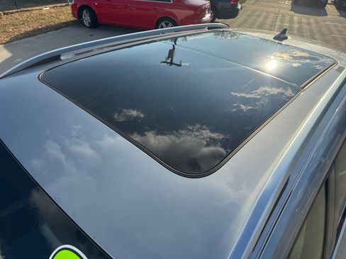 Used 2025 Volkswagen Taos SE w/ Panoramic Sunroof Package image 25