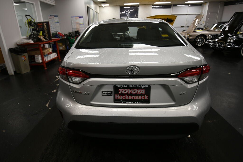 Certified 2025 Toyota Corolla LE FWD image 7