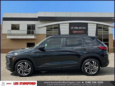 Used 2025 Chevrolet TrailBlazer RS w/ Convenience Package FWD image 2