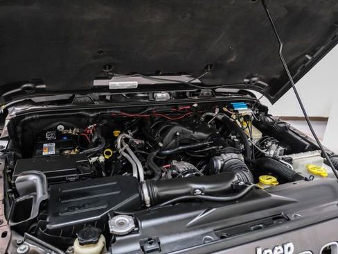 Used 2017 Jeep Wrangler Unlimited Sahara w/ Connectivity Group image 42