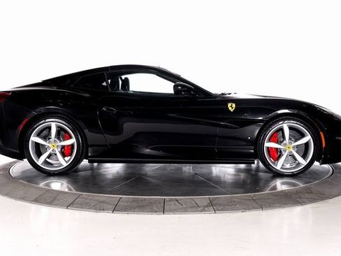 Used 2020 Ferrari Portofino image 12