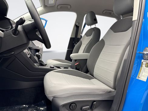 Used 2022 Volkswagen Taos SE w/ Driver Assistance Package image 11