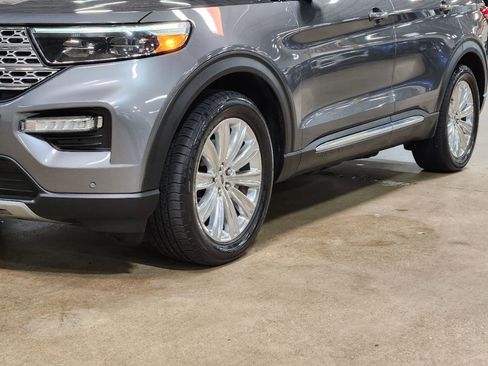 Used 2021 Ford Explorer Limited w/ Equipment Group 301A RWD image 17