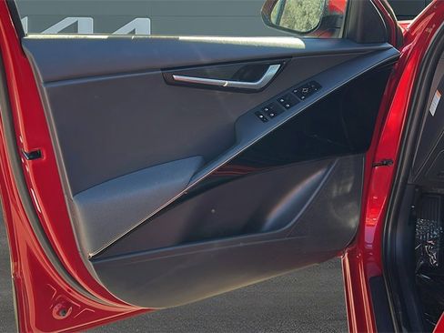 Used 2023 Kia Niro EX image 9