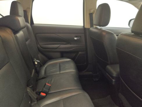 Used 2018 Mitsubishi Outlander SEL image 19