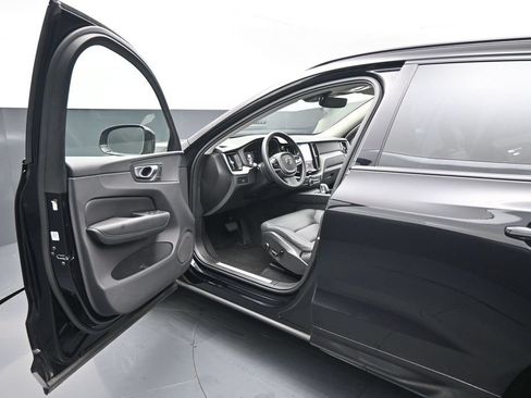 Used 2025 Volvo XC60 B5 Plus AWD/4WD image 8