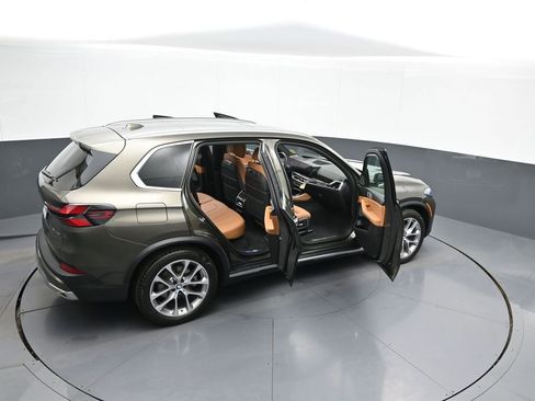 Used 2025 BMW X5 xDrive40i w/ Climate Comfort Package image 49
