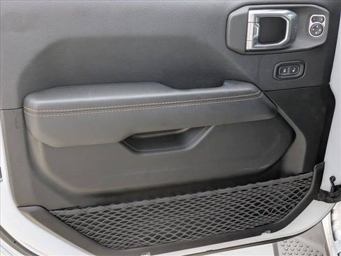 Used 2022 Jeep Wrangler Unlimited Sahara AWD/4WD image 10
