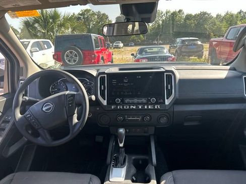 Used 2025 Nissan Frontier SV RWD image 15