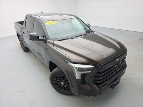Used 2024 Toyota Tundra Limited AWD/4WD image 2