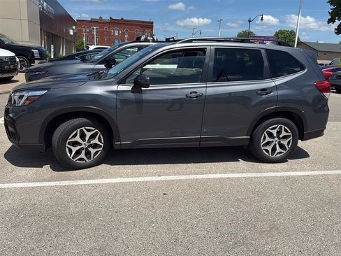 Used 2021 Subaru Forester Premium AWD/4WD image 10