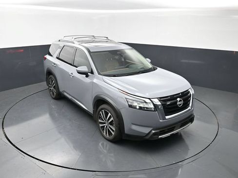 Used 2024 Nissan Pathfinder Platinum FWD image 19