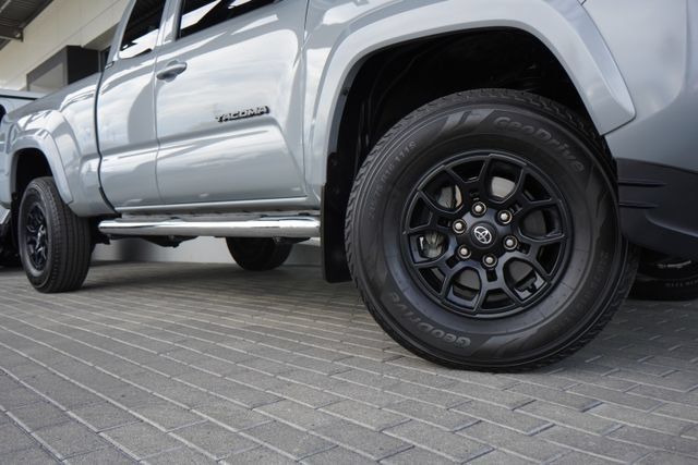 Used 2021 Toyota Tacoma SR5 RWD image 11