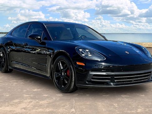 Used 2019 Porsche Panamera RWD image 3