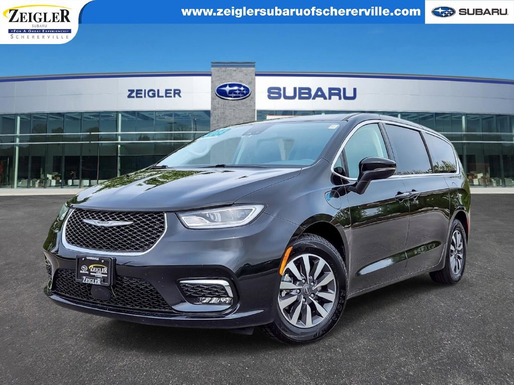Used 2023 Chrysler Pacifica Touring-L FWD image 1