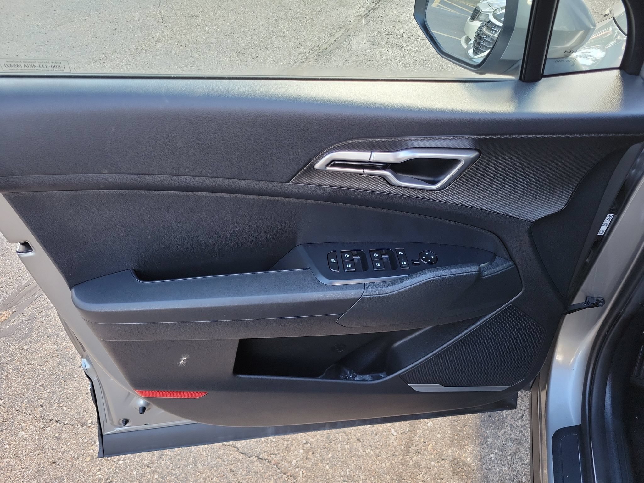 Used 2025 Kia Sportage LX FWD image 7
