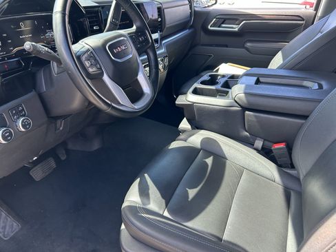 Used 2025 GMC Sierra 1500 SLT image 9