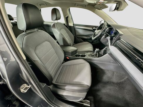 Used 2025 Volkswagen Jetta SE FWD image 31