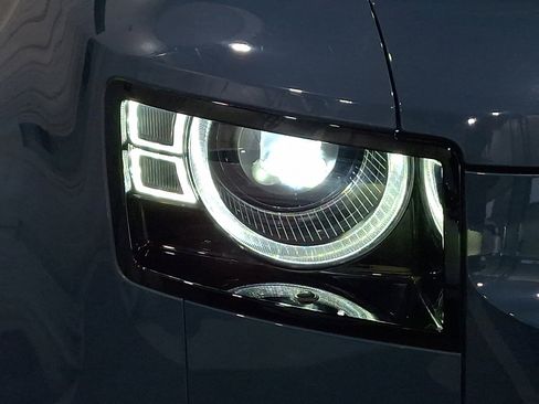 Used 2021 Land Rover Defender 110 SE image 8