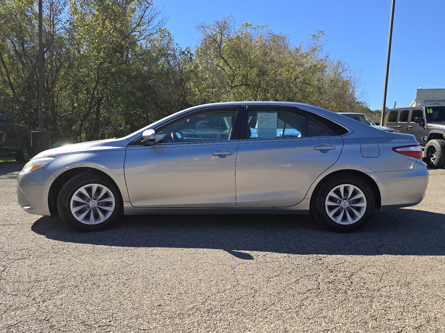 Used 2016 Toyota Camry LE FWD image 10
