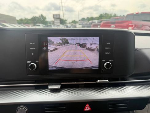 Used 2024 Kia Carnival LX FWD image 20