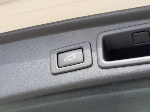 Used 2016 Subaru Forester 2.5i Touring w/ Eyesight & Navigation System image 14