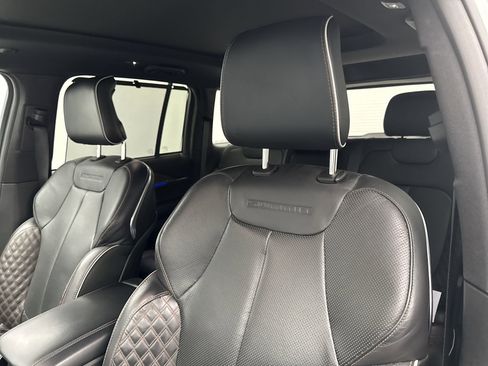 Used 2024 Jeep Grand Cherokee Summit w/ Luxury Tech Group V AWD/4WD image 10