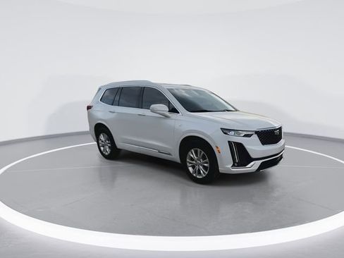 Used 2024 Cadillac XT6 Luxury FWD image 2