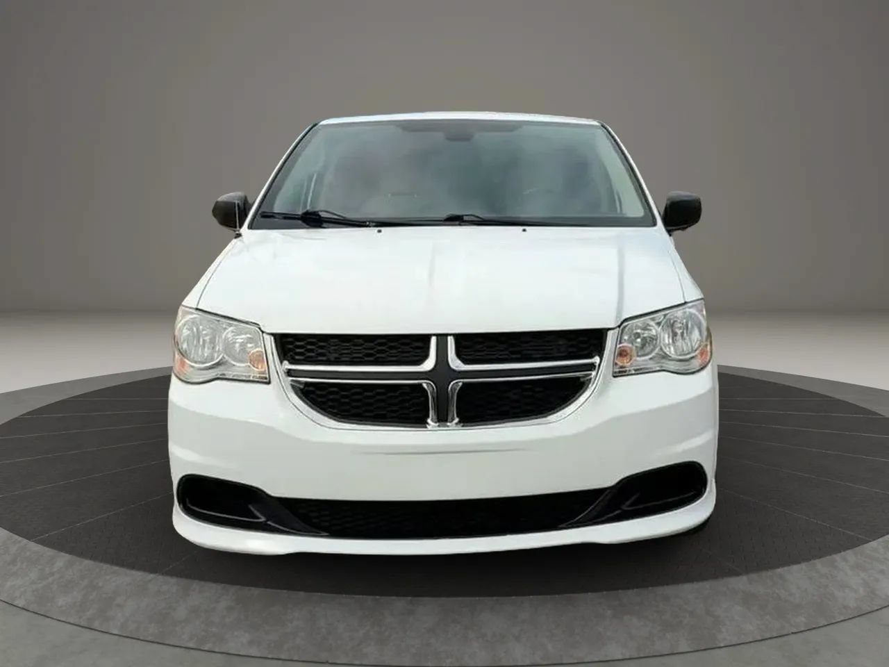 Used 2019 Dodge Grand Caravan SE FWD image 2
