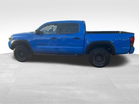 Used 2021 Toyota Tacoma TRD Off-Road w/ Technology Package AWD/4WD image 7