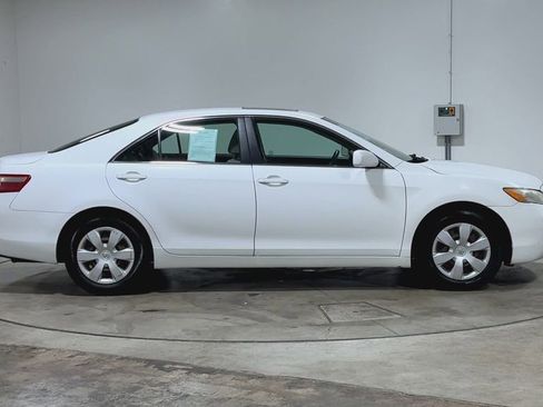 Used 2009 Toyota Camry LE FWD image 9