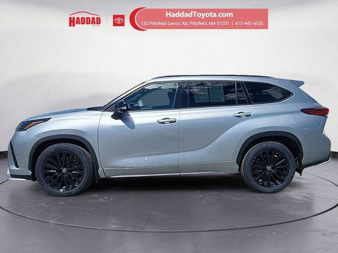 Used 2023 Toyota Highlander XSE AWD/4WD image 2