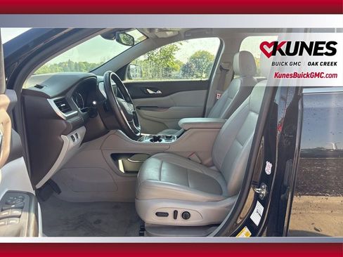 Used 2023 GMC Acadia SLT image 11