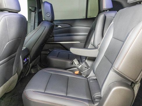 Used 2024 Chevrolet Traverse Z71 AWD/4WD image 36
