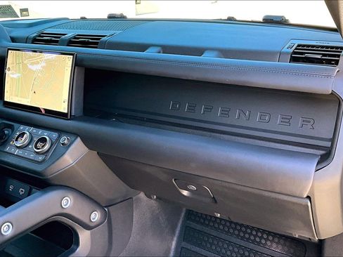 Used 2023 Land Rover Defender 110 V8 image 17