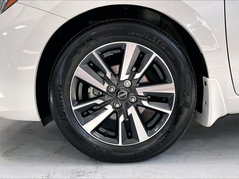 Certified 2025 Nissan Versa SV w/ Trunk Package image 8