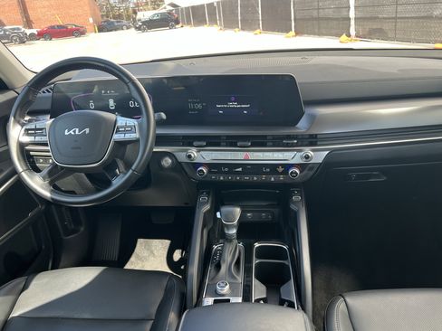 Used 2024 Kia Telluride S image 16